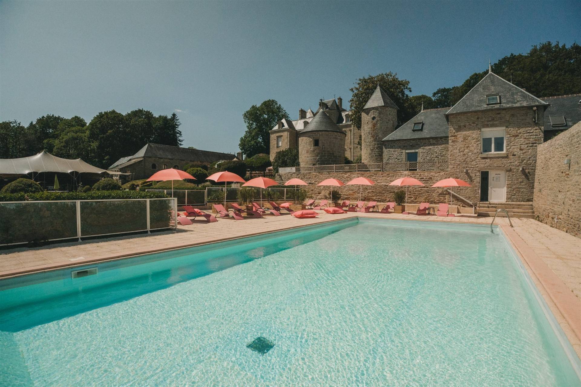 Piscine chauffée | Manoir de Kerhuel Hôtel **** Ploneour-Lanvern