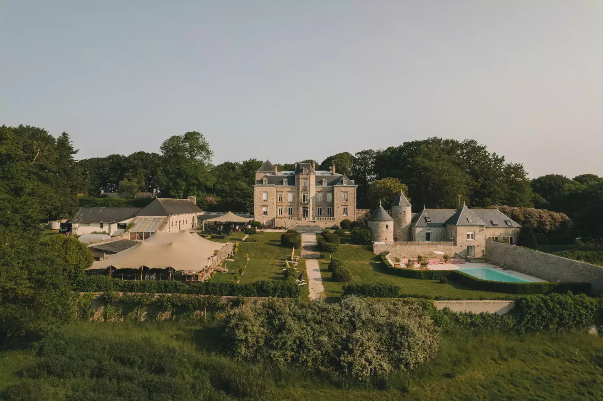 Le parc de l'hôtel | Manoir de Kerhuel, hôtel 4 étoiles près de Quimper